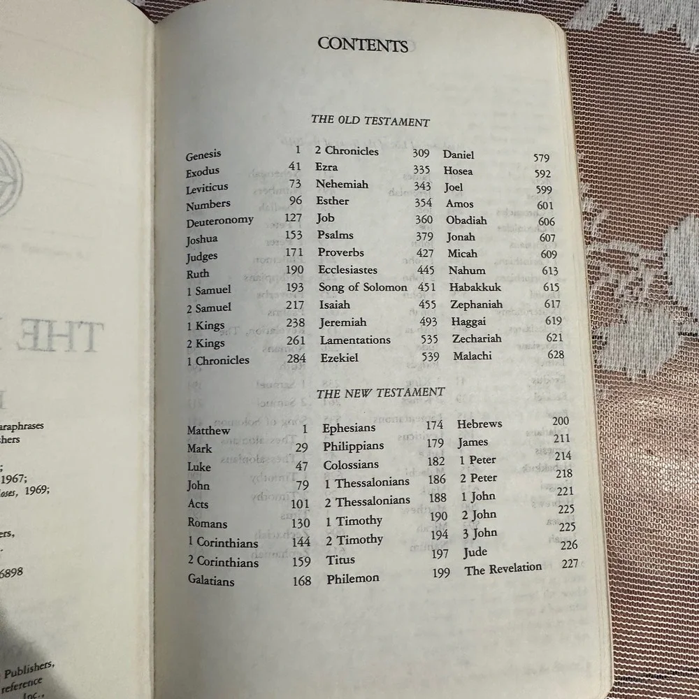 The Living‎ Bible Paraphrased Red Letter Concordance Edition Tyndale House
